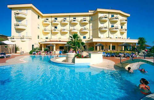 Sunshine Club Hotel & Beauty Capo Vaticano Exterior foto